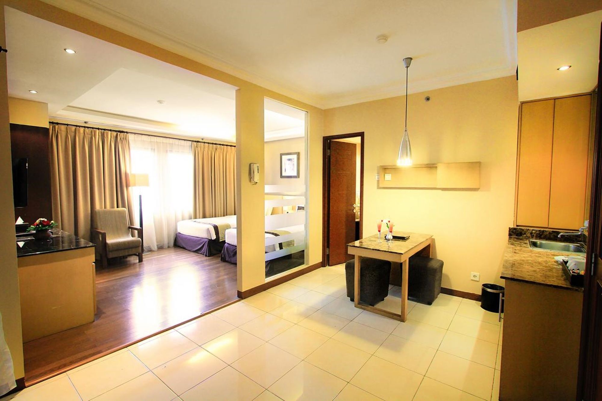 Hotel Grand Setiabudi 4*