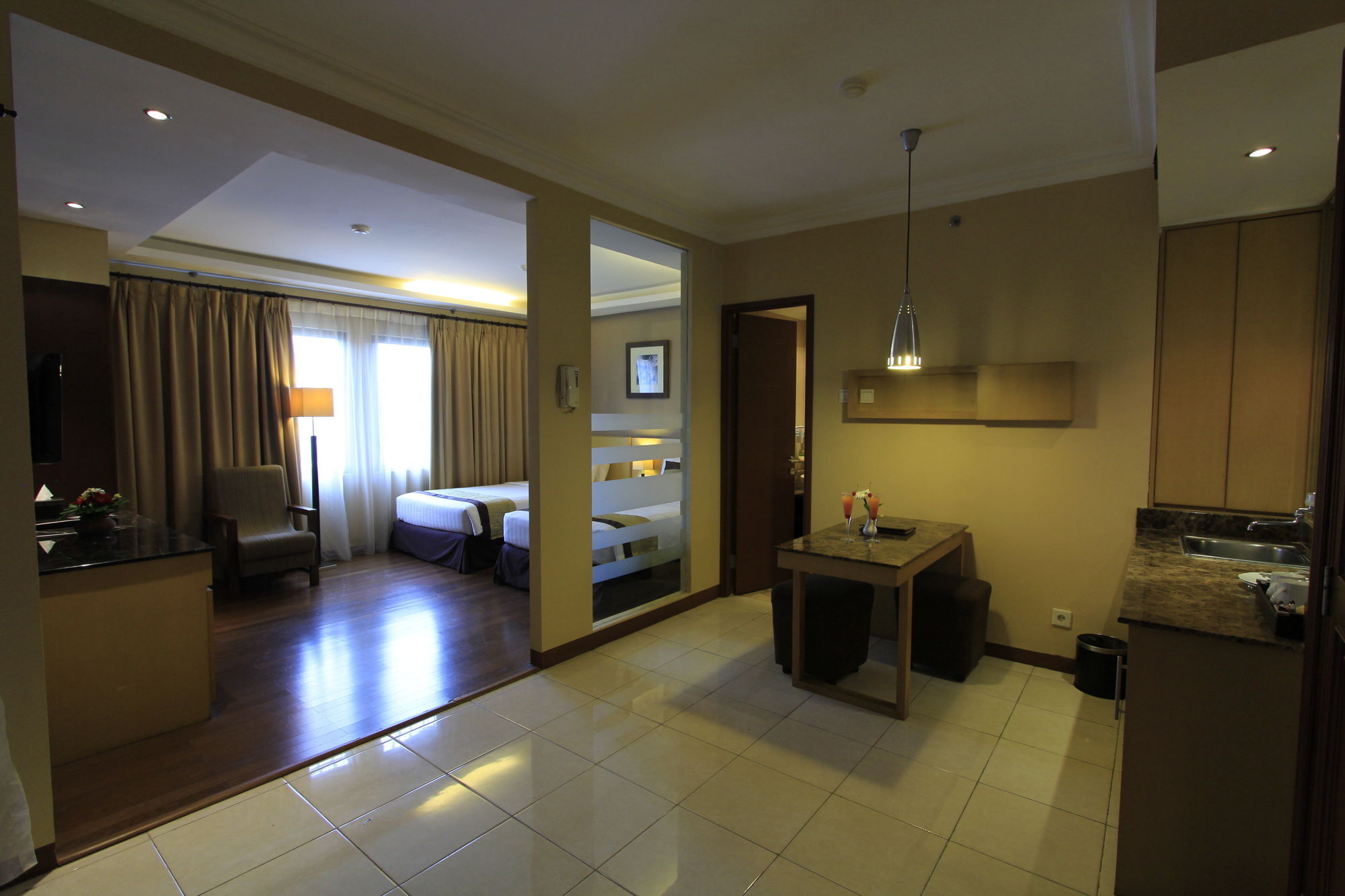 Hotel Grand Setiabudi 4*